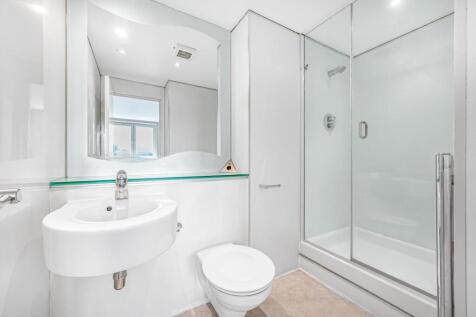 BATHROOM1.jpg