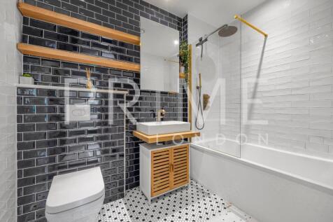 BATHROOM1 (2).jpg
