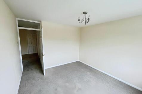 4796f009-Bedroom 202.jpg