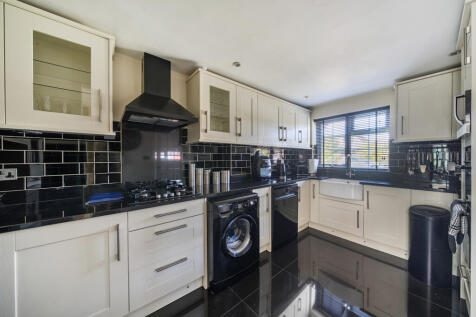 1358714-4-68d3ff6...