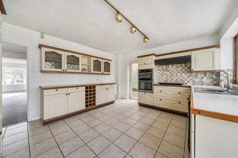 1361905-9-68dd1d2...