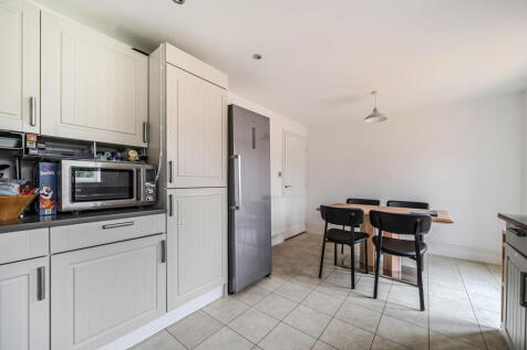 1369838-5-69048b7...