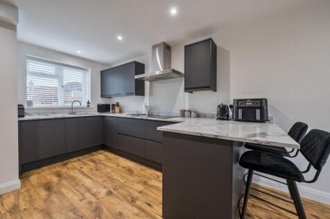 1374298-6-69049f4...