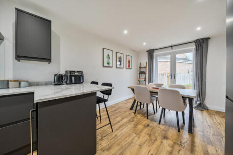 1374298-5-69049f4...