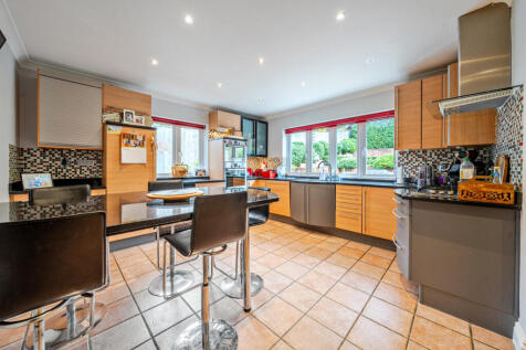 1372262-14-690208...