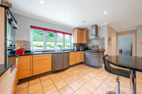 1372262-12-690208...