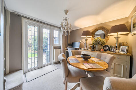 1375848-18-690cbb...