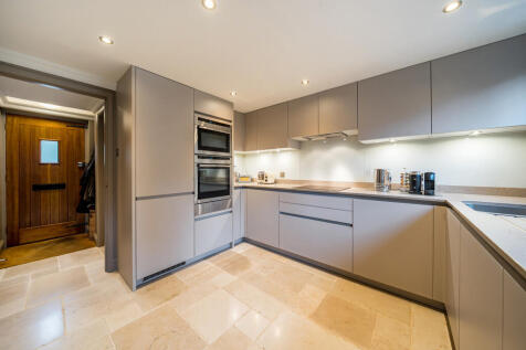 1375848-15-690cbb...