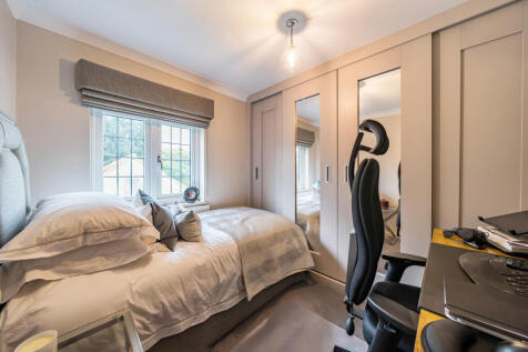 1375848-11-690cba...