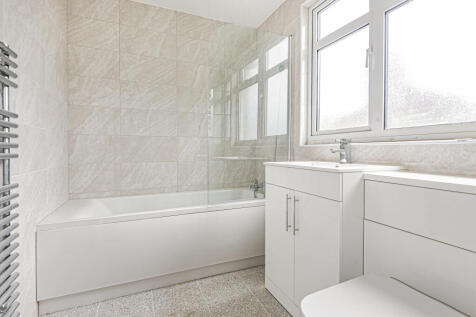 7 Family bathroom
