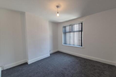 Main Bedroom (2)