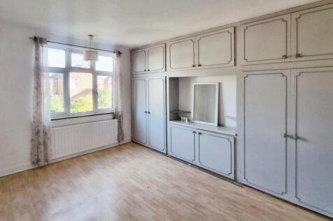 Rear bedroom
