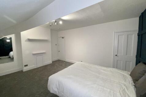 Bedroom 6 (3)