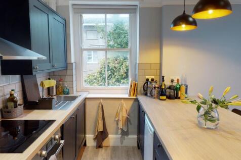 Flat-3-1-Alma-Vale-Road-Kitchen