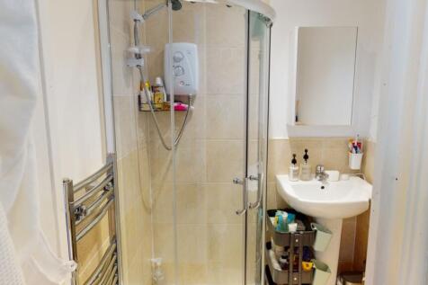 Flat-3-1-Alma-Vale-Road-Ensuite