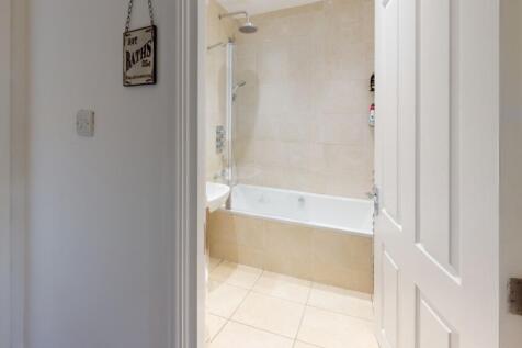 Flat-3-1-Alma-Vale-Road-Bathroom