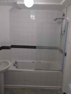 GardenFlat37Whatley Bathroom