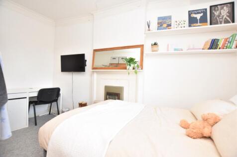 Room 5 (2)