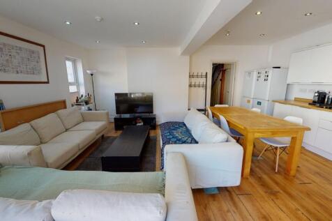 13-Christina-Terrace-Living(3)
