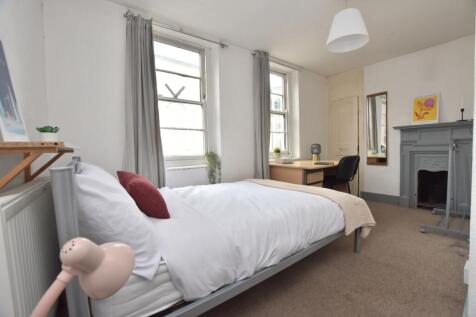 Room 5 (2)