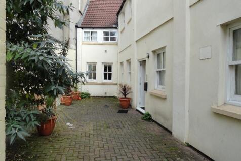 DOWMEWS-COURTYARD_lge