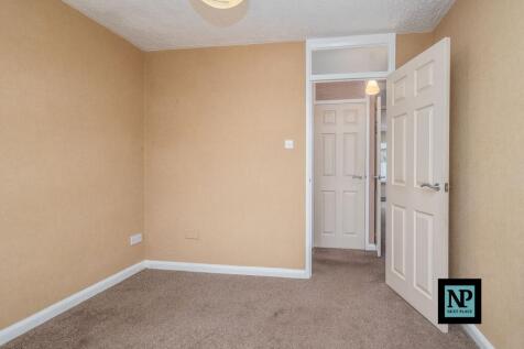 Bedroom 2/ Dining Room