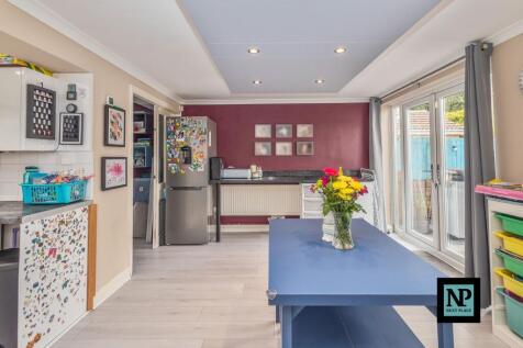 Kitchen Dining room