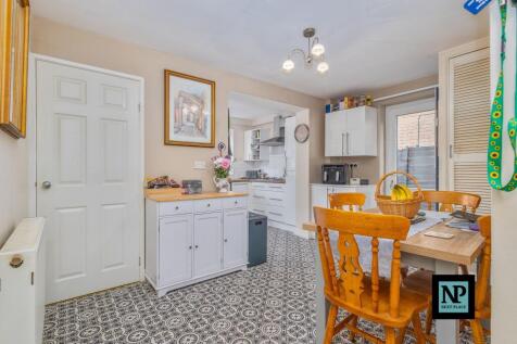 Kitchen Dining Area