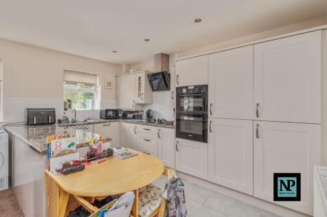 Open Plan Kitchen /  Living Room Diner