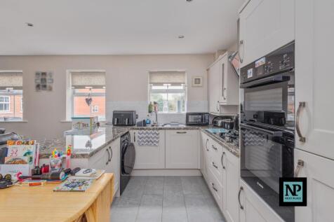 Open Plan Kitchen /  Living Room Diner