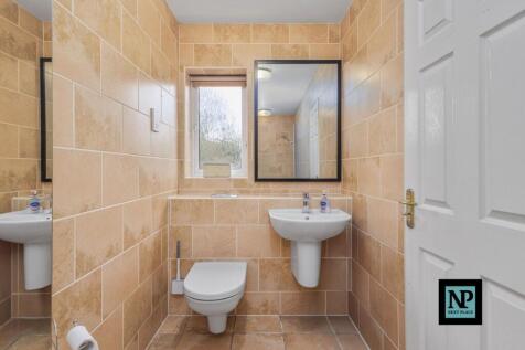 En-suite to Master Bedroom