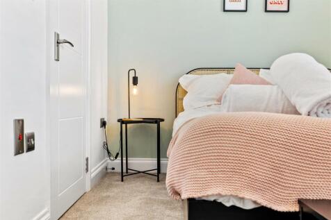 Flat 5, 43 Clarence Square Full Res-2.jpg