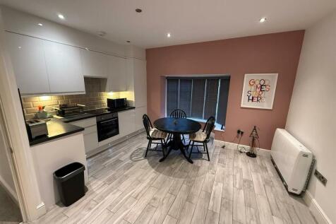 KITCHEN / LIVING ROOM