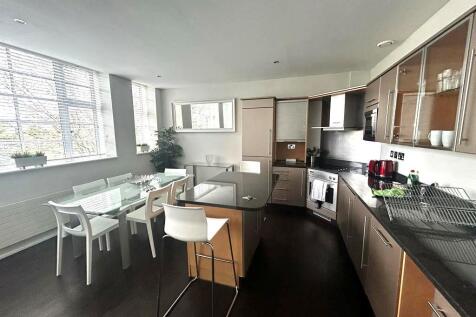 Kitchen (2).jpg