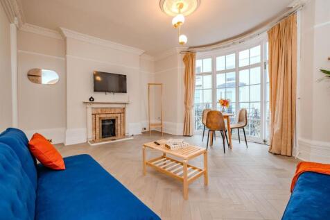 WhatsApp Image 2025-10-08 at 14.12.11 (1).jpeg