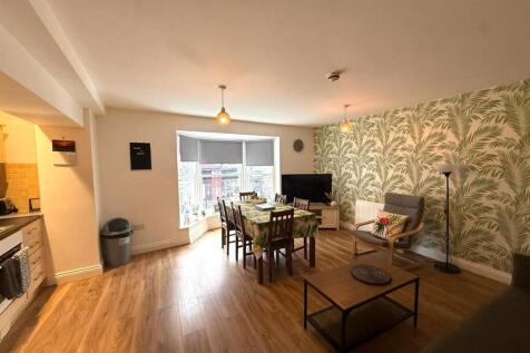 Living room 2.jpeg