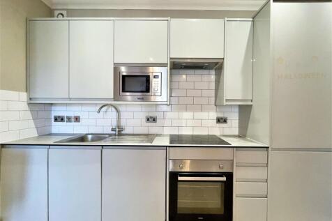 KITCHEN / LIVING ROOM