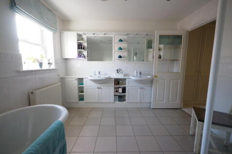 Master Ensuite Vi...