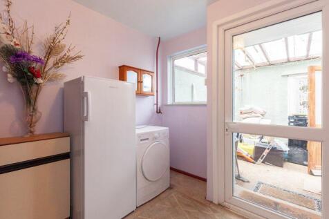 Utility area/Lean-to