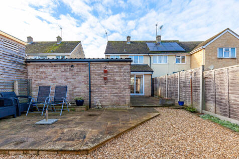 Rear elevation &amp; garaging