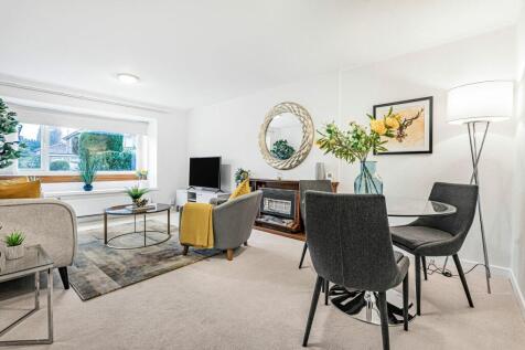 Sitting Room / Dining Room