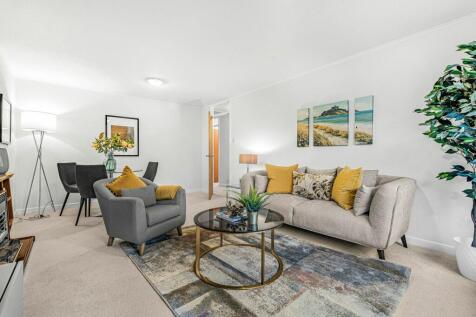 Sitting Room / Dining Room