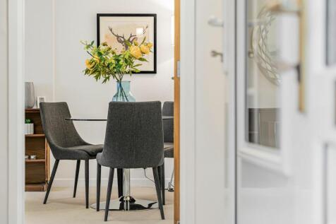 Sitting Room / Dining Room