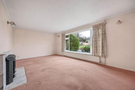 L shaped Lounge / Dining Room