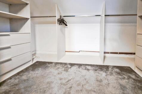 WALK IN WARDROBE