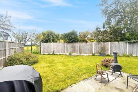 REAR GARDEN.jpg