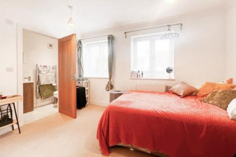 MASTER BEDROOM.jpg