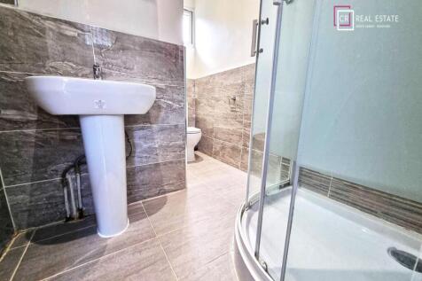 GROUND FLOOR SHOWER ROOM