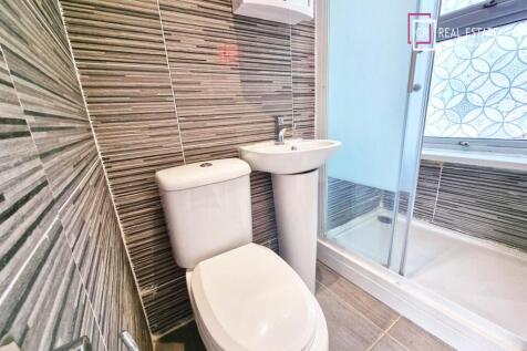 EN-SUITE TO MASTER