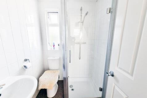 SHARED SHOWER ROOM